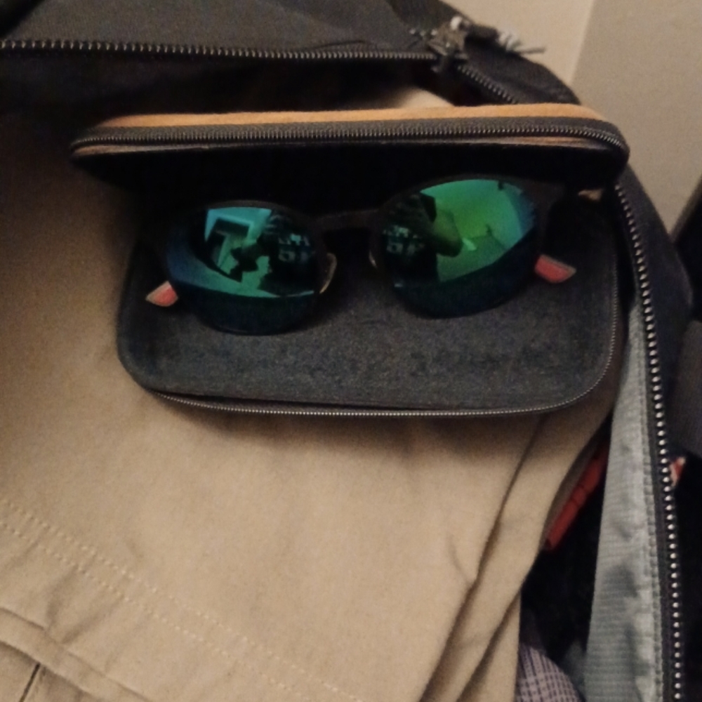 GUCCI  sun glasses in-style